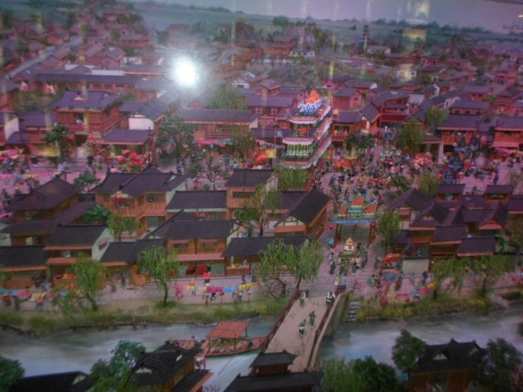 2320014D53891A7301C1F8_5ieIJ63awsYcAFc